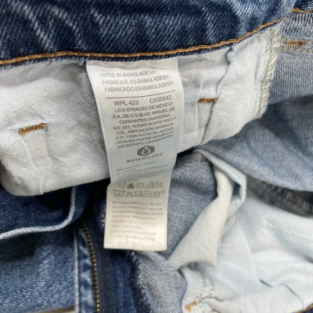 Signature Gold by Levi Strauss Mens Relaxed Fit Medium Wash Jeans W30 L30 Casual